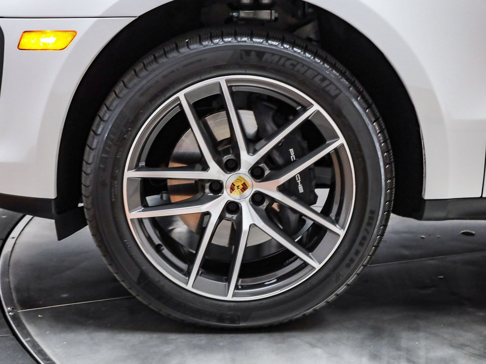 Certified 2026 Porsche Macan AWD/4WD image 10