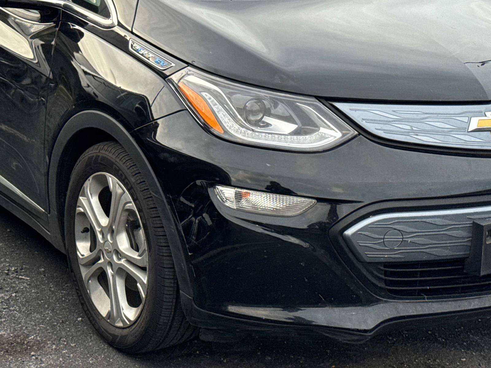 Used 2017 Chevrolet Bolt LT FWD image 4