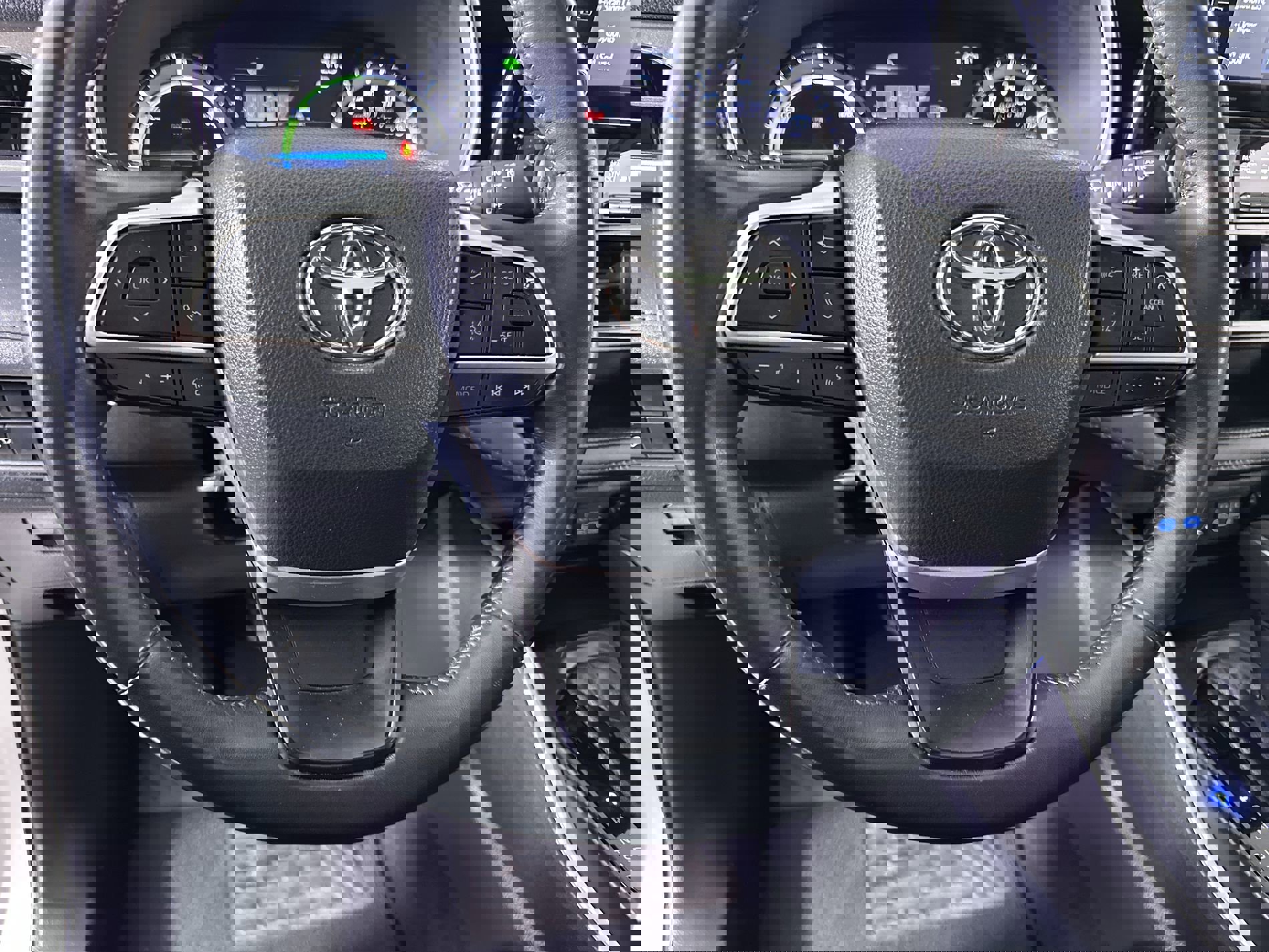 Used 2022 Toyota Highlander XLE image 47