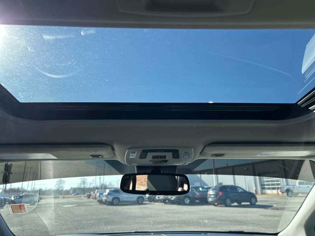 Used 2025 Toyota Sienna XLE image 28