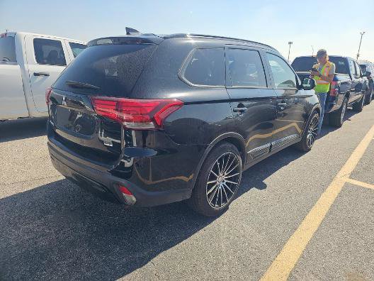 Used 2020 Mitsubishi Outlander LE image 2