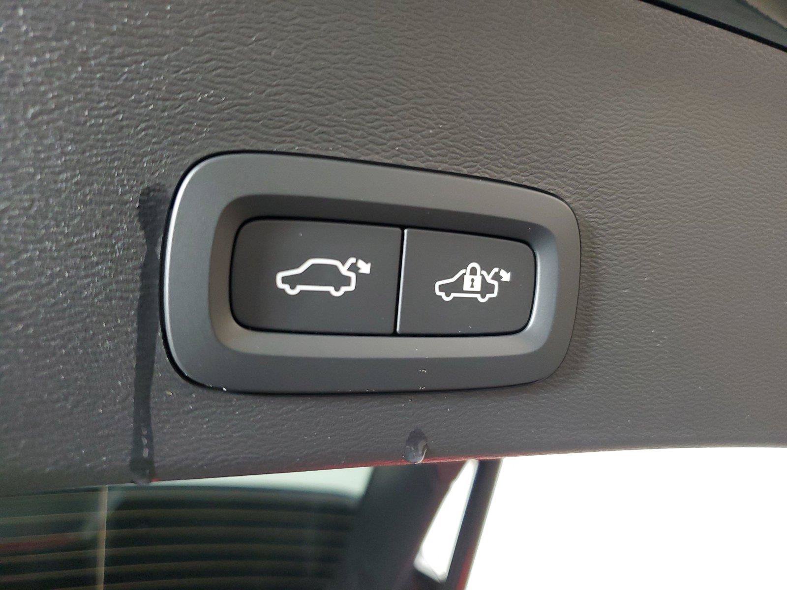 Certified 2026 Volvo XC40 B5 Core AWD/4WD image 10