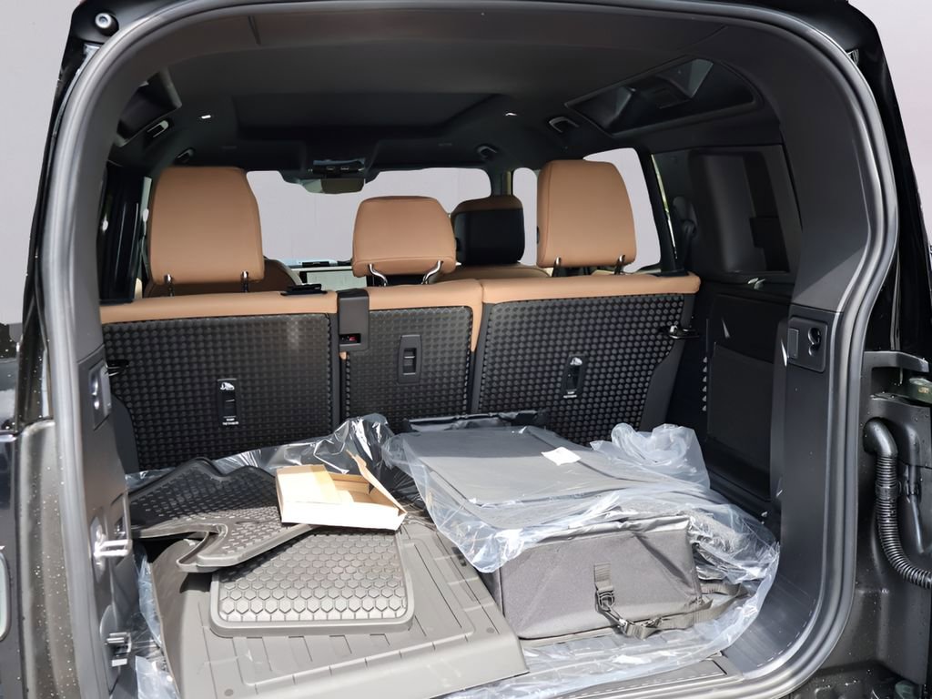 New 2026 Land Rover Defender 110 X-Dynamic SE image 16