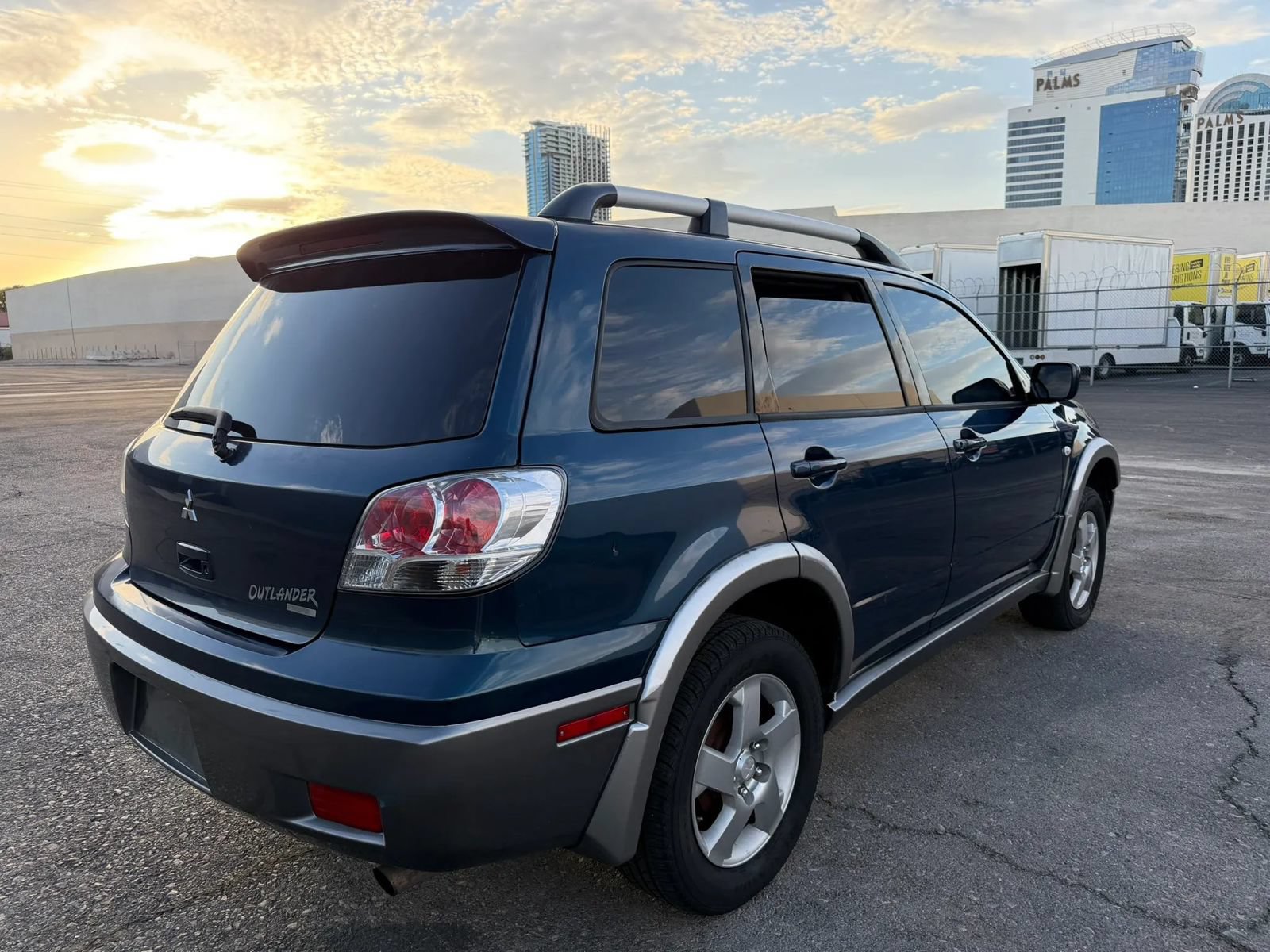 Used 2004 Mitsubishi Outlander XLS AWD/4WD image 5