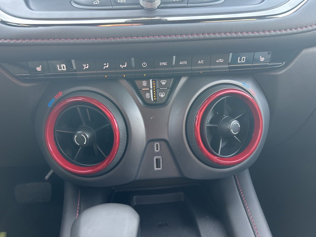 Used 2025 Chevrolet Blazer RS image 25