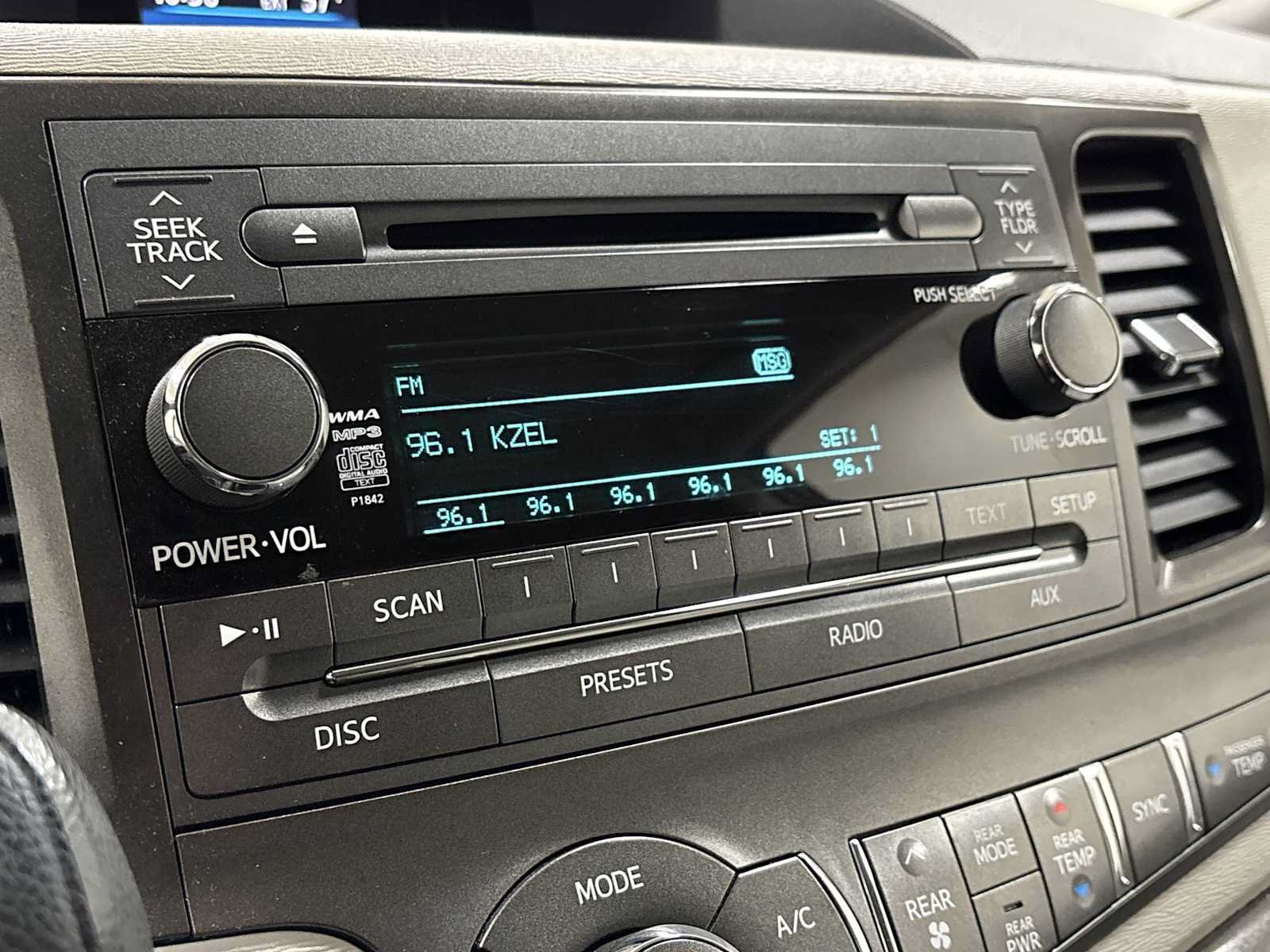 Used 2014 Toyota Sienna LE FWD image 18