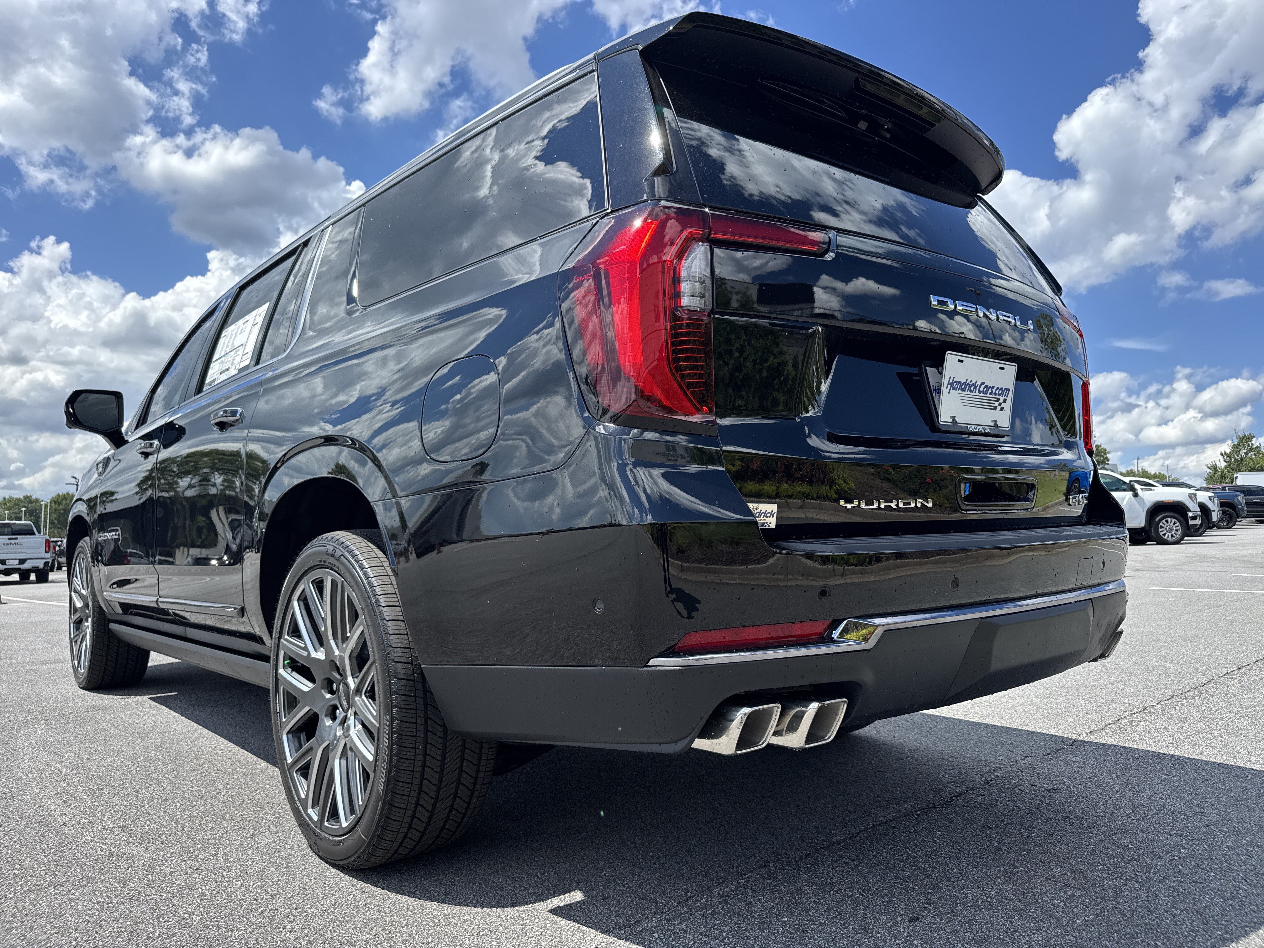 New 2026 GMC Yukon XL Denali Ultimate AWD/4WD image 8