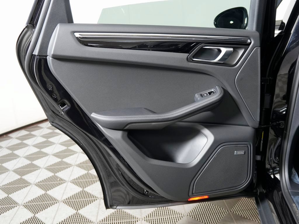 Certified 2026 Porsche Macan AWD/4WD image 30