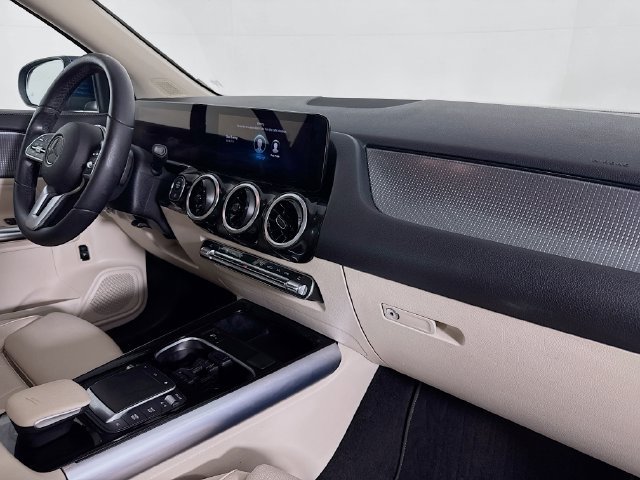 Used 2023 Mercedes-Benz GLA 250 4MATIC w/ Premium Package image 26