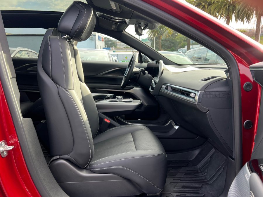 Used 2024 Cadillac Lyriq Luxury w/ LPO, Floor Liner Package image 40