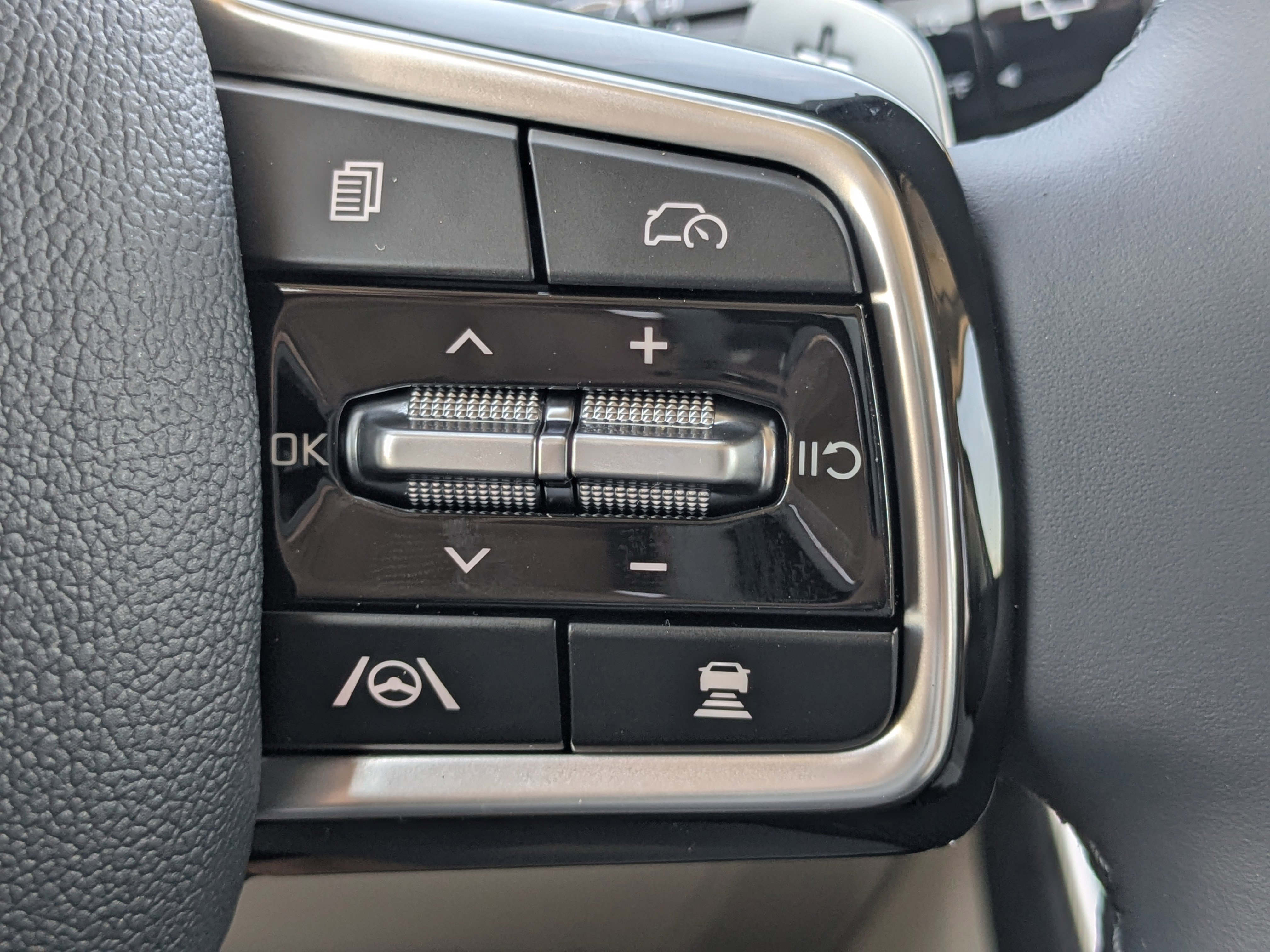 New 2026 Kia Carnival SX w/ SX Dark Edition Package FWD image 39