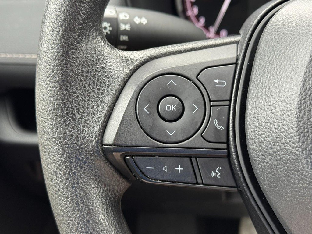 Used 2025 Toyota RAV4 LE AWD/4WD image 25