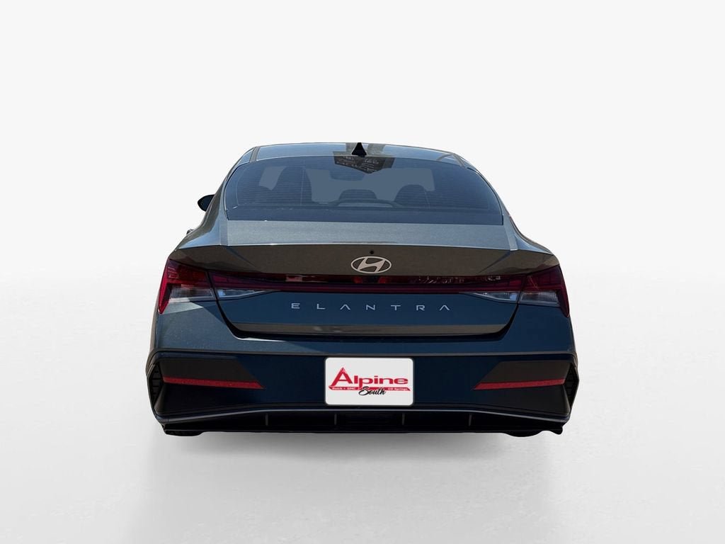 Used 2024 Hyundai Elantra SEL w/ Convenience Package FWD image 4
