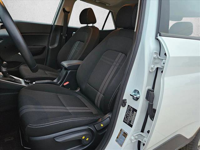 Used 2025 Hyundai Venue SEL image 15