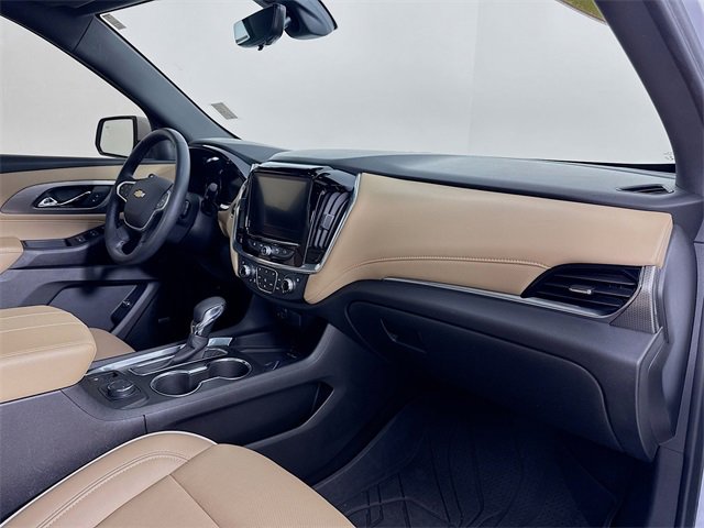 Used 2023 Chevrolet Traverse Premier image 32