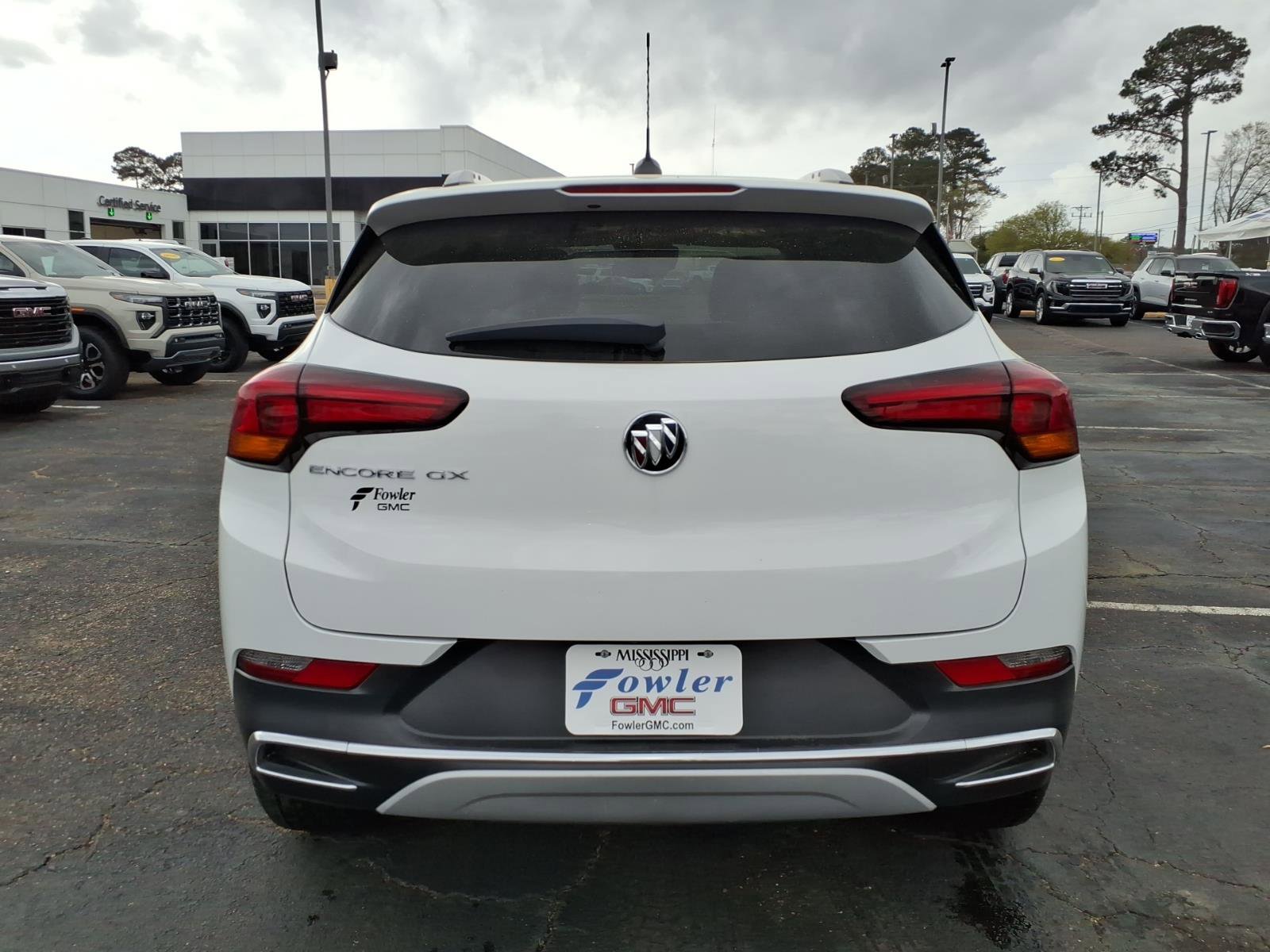 Used 2020 Buick Encore GX Essence image 4