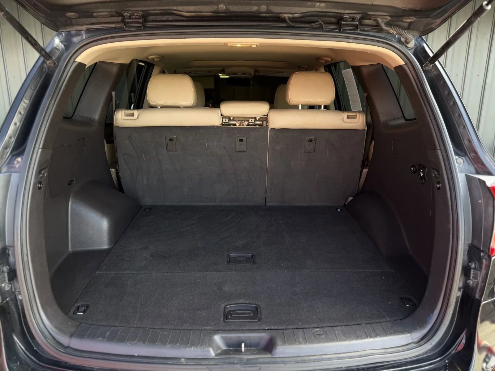 Used 2011 Hyundai Santa Fe Limited w/ Navigation Pkg 4 image 16