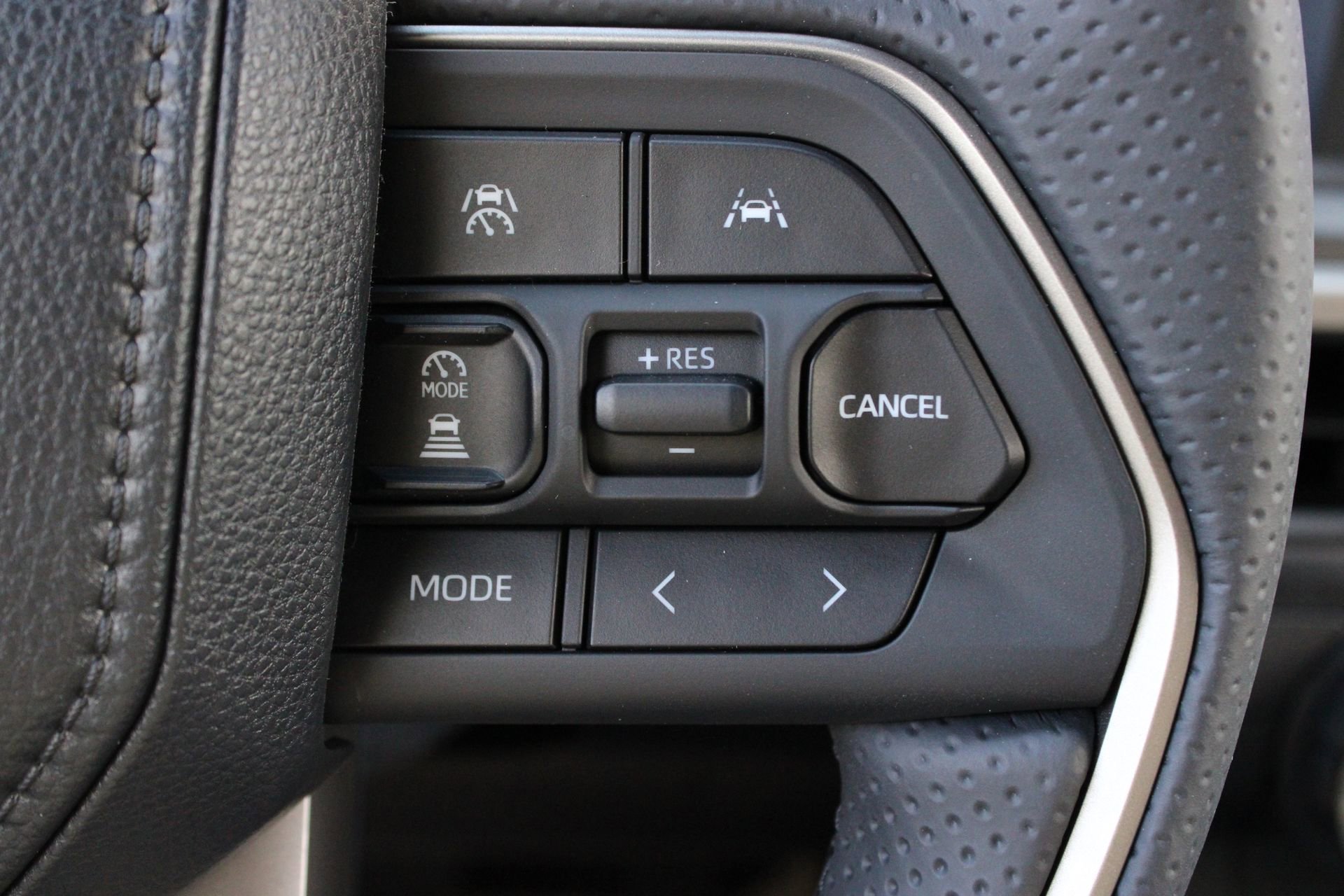 New 2026 Toyota 4Runner SR5 AWD/4WD image 25