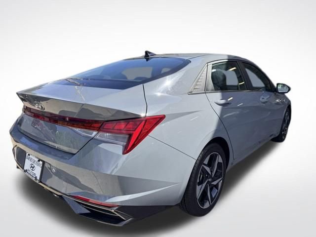 Used 2022 Hyundai Elantra SEL w/ Convenience + Premium Package FWD image 5