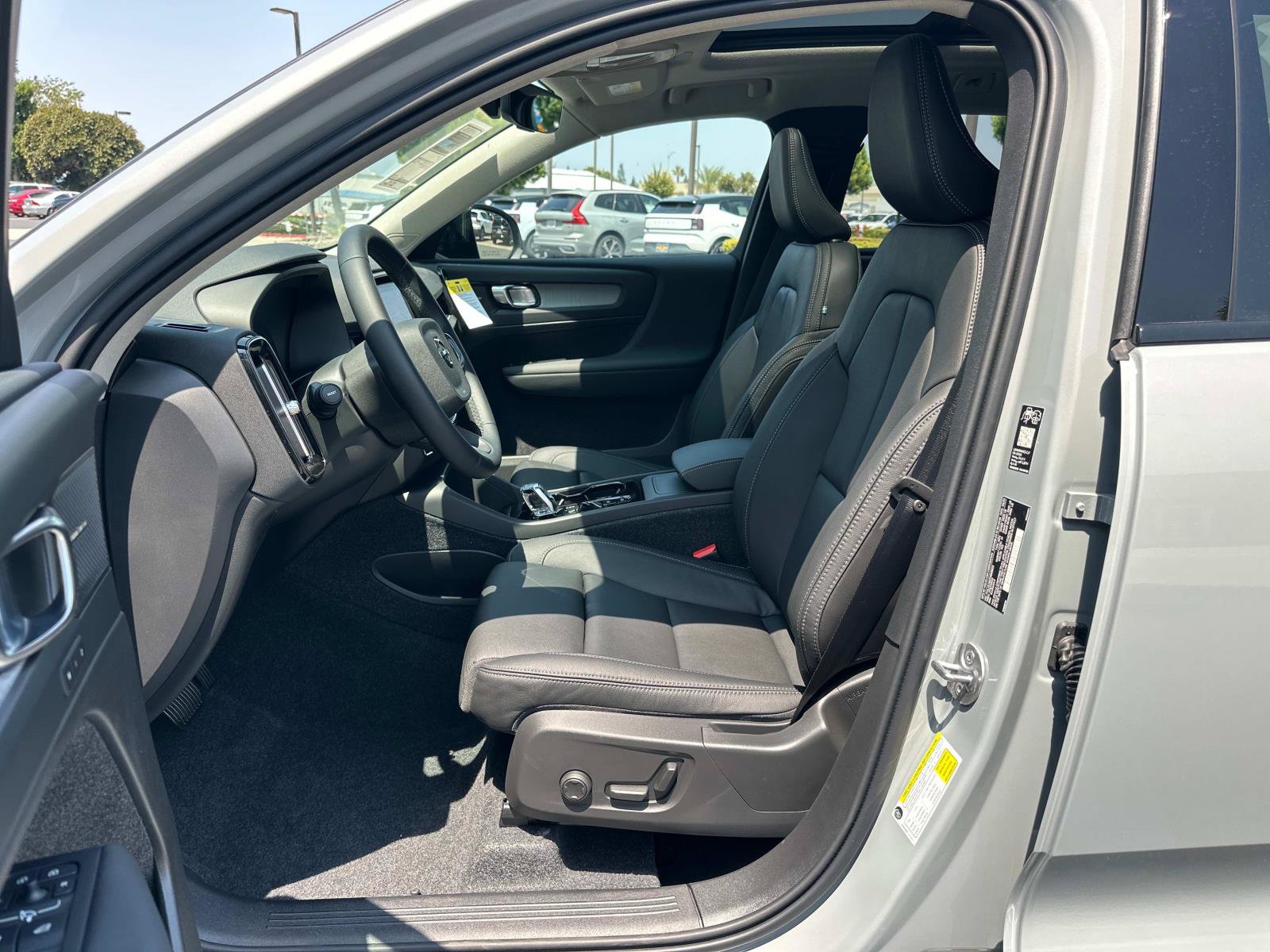 New 2026 Volvo XC40 B5 Ultra w/ Climate Package AWD/4WD image 13