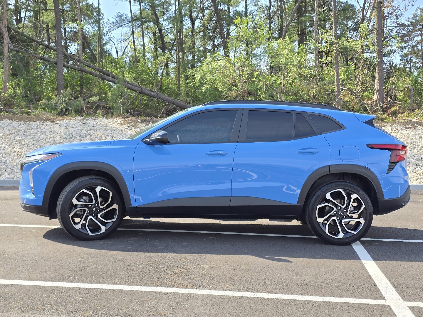 Used 2024 Chevrolet Trax RS w/ Sunroof Package FWD image 17