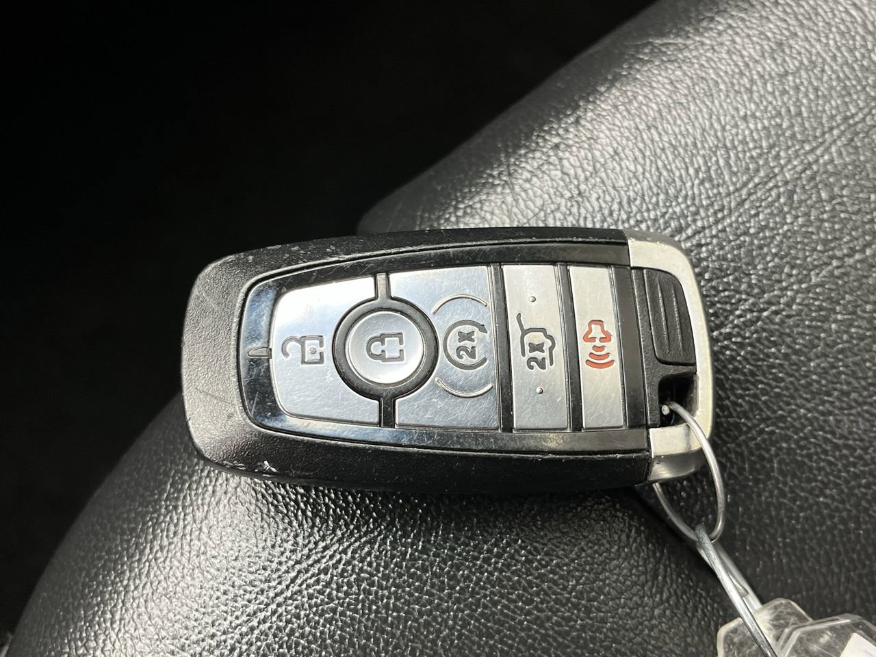 Used 2020 Ford Edge Titanium AWD/4WD image 28