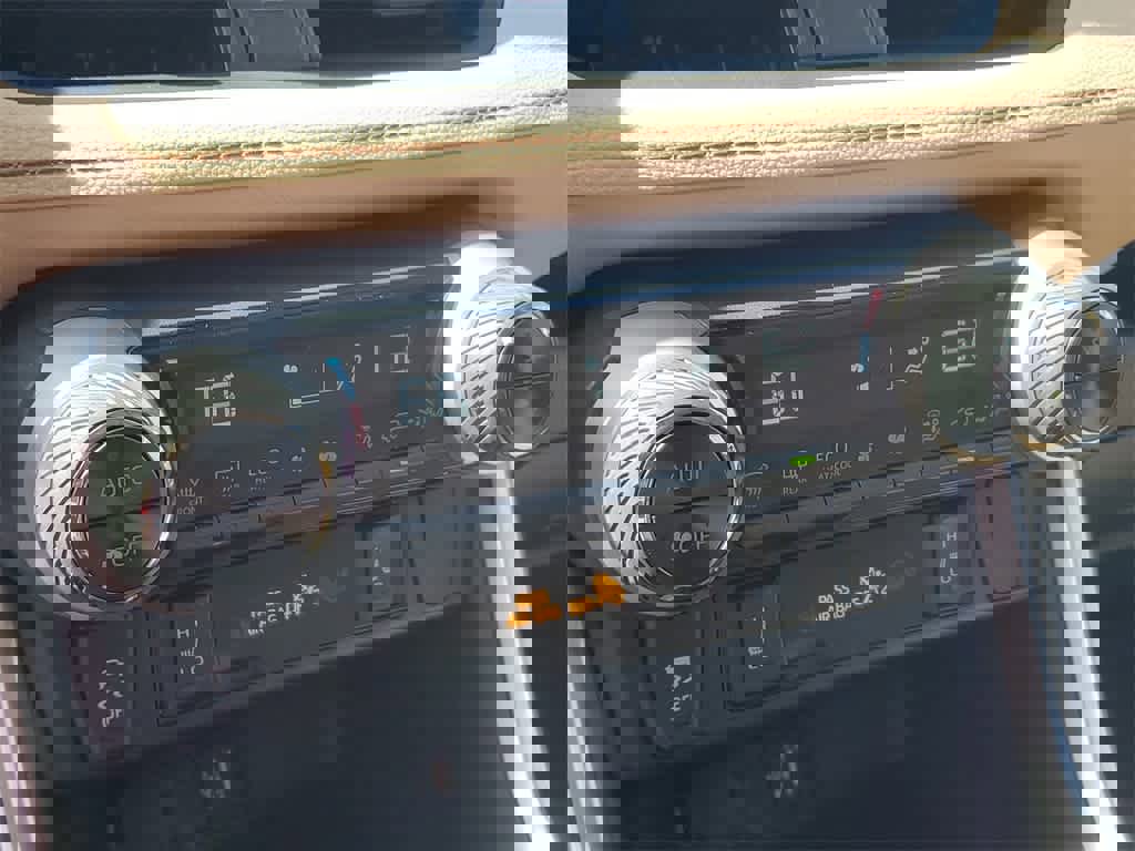 Used 2025 Toyota RAV4 XLE w/ Convenience Package image 29