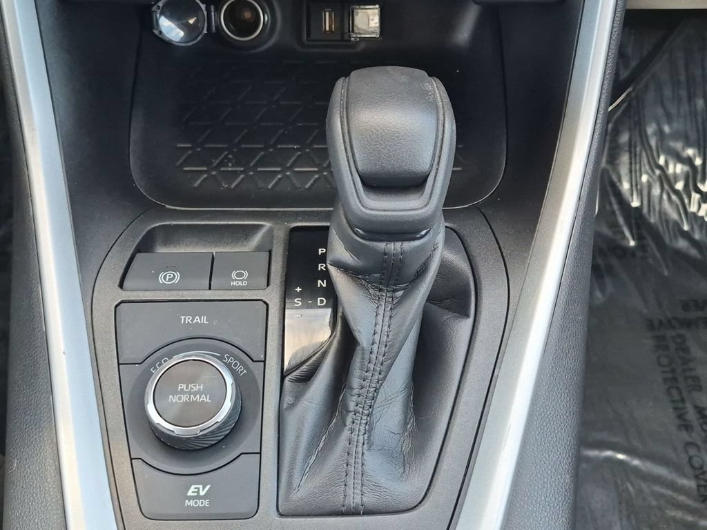 Used 2021 Toyota RAV4 LE AWD/4WD image 26