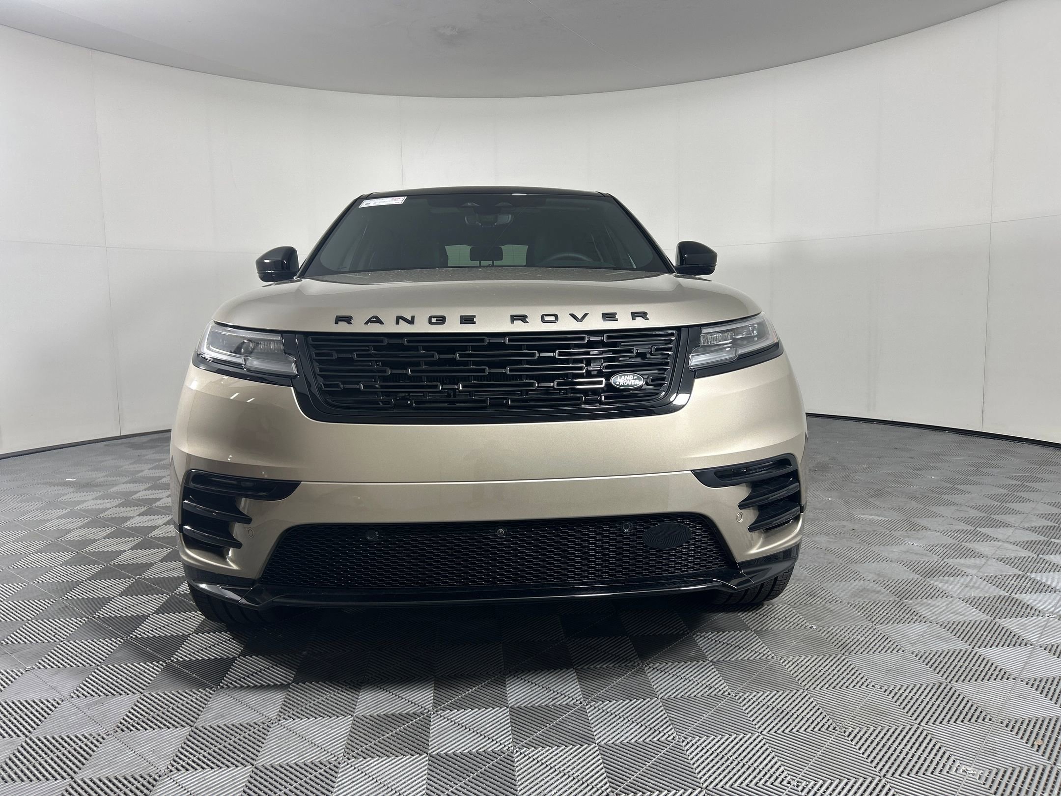 New 2026 Land Rover Range Rover Velar Dynamic SE image 4