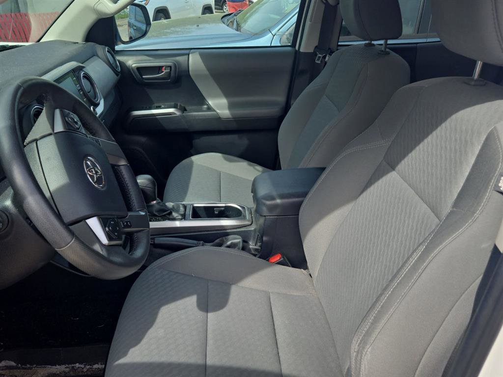 Used 2020 Toyota Tacoma SR5 AWD/4WD image 15