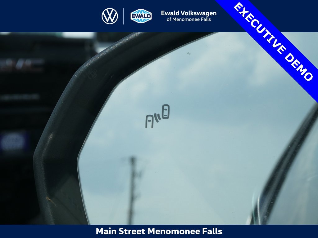 New 2025 Volkswagen Taos SE image 10