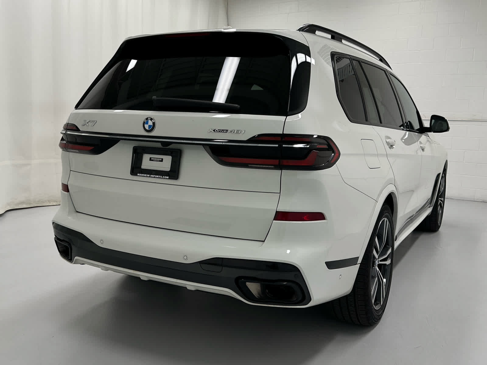 Used 2023 BMW X7 xDrive40i w/ M Sport Package AWD/4WD image 6