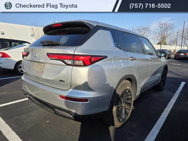 Used 2022 Mitsubishi Outlander SEL Black Edition image 6