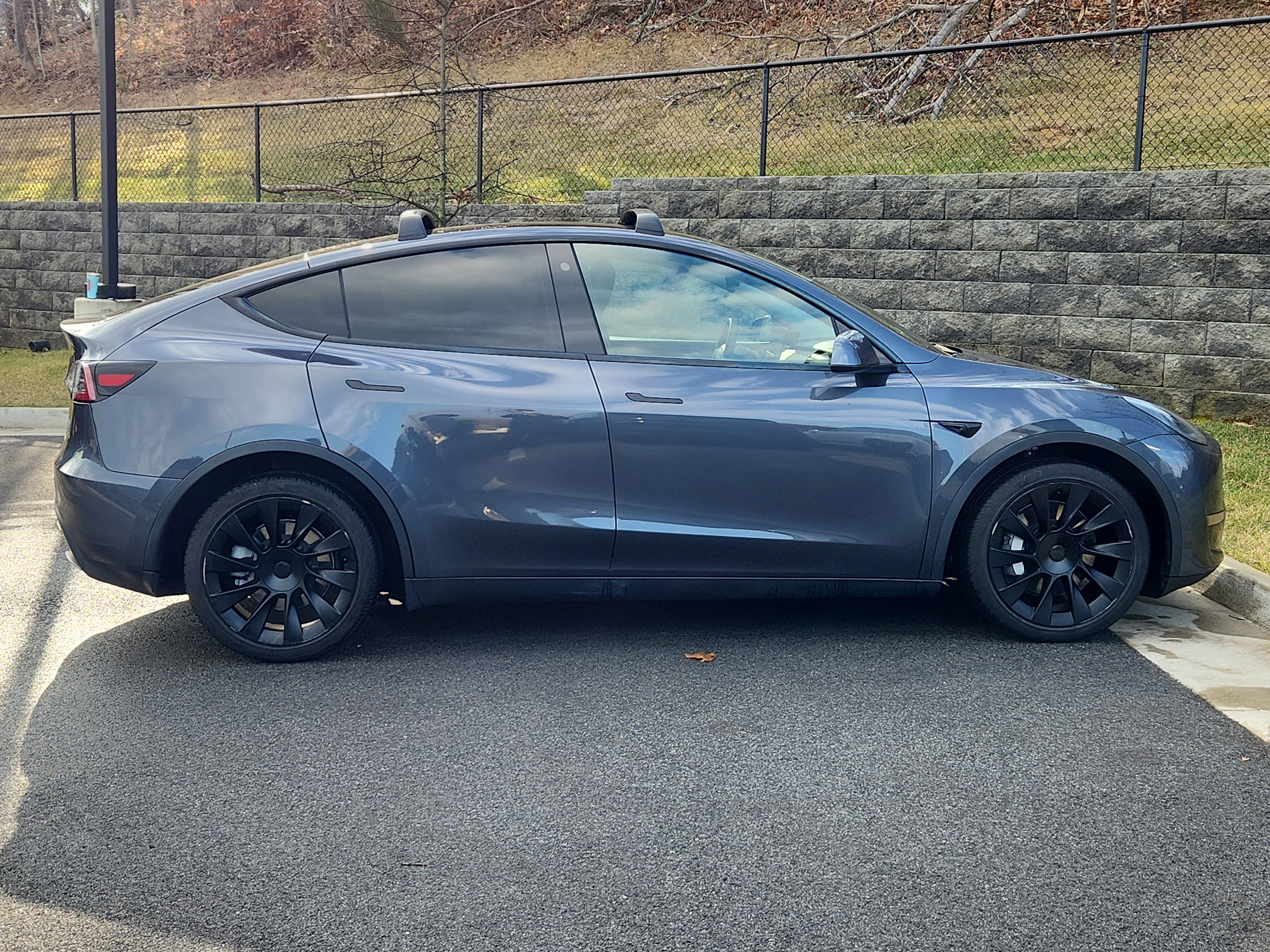 Used 2021 Tesla Model Y Long Range image 11