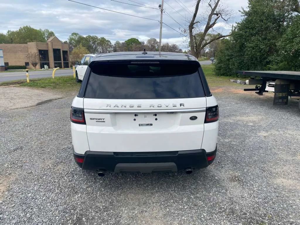 Used 2016 Land Rover Range Rover Sport SE image 5