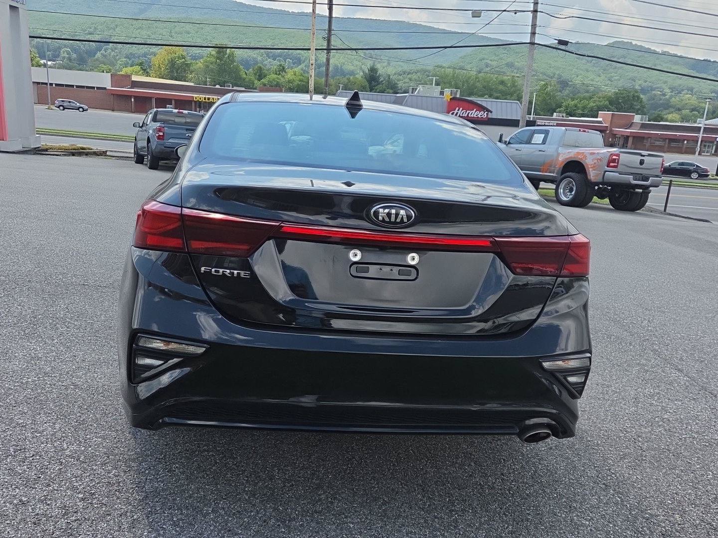 Used 2019 Kia Forte LXS FWD image 4