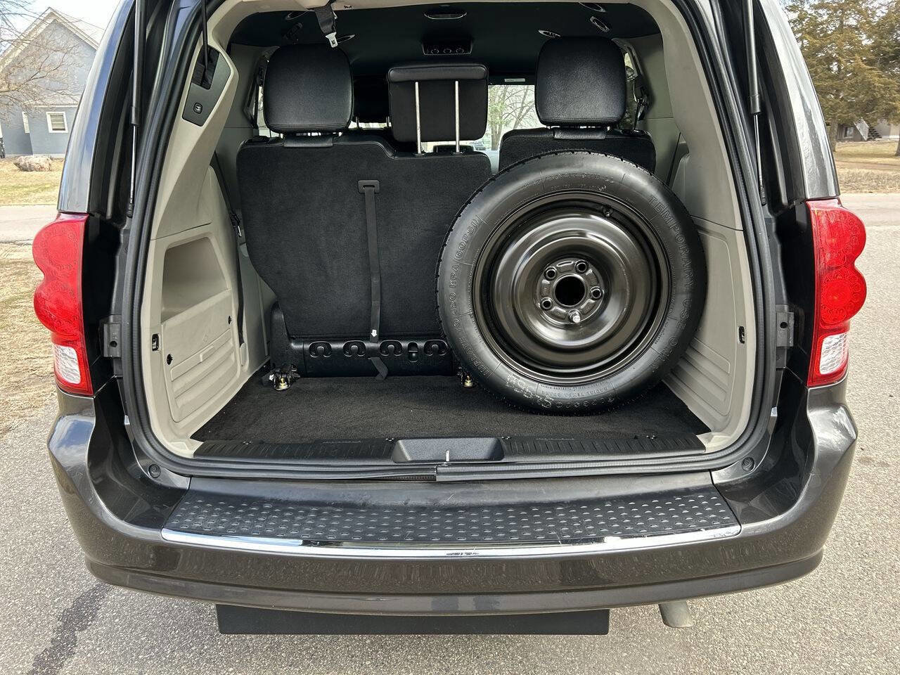 Used 2018 Dodge Grand Caravan SXT image 25