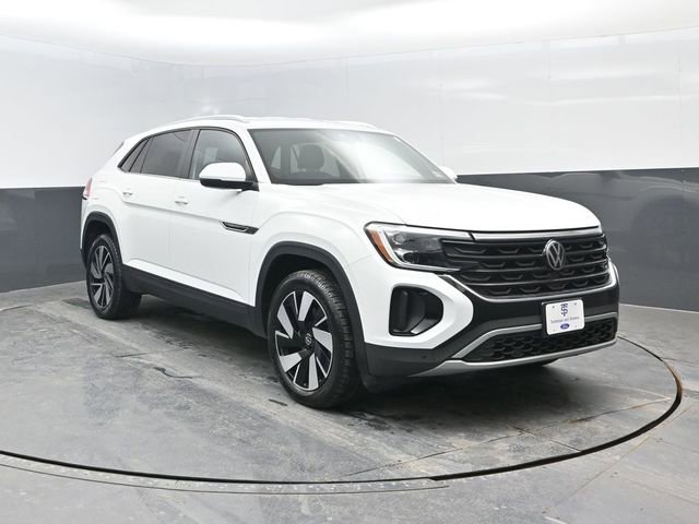 Used 2025 Volkswagen Atlas Cross Sport SE image 2