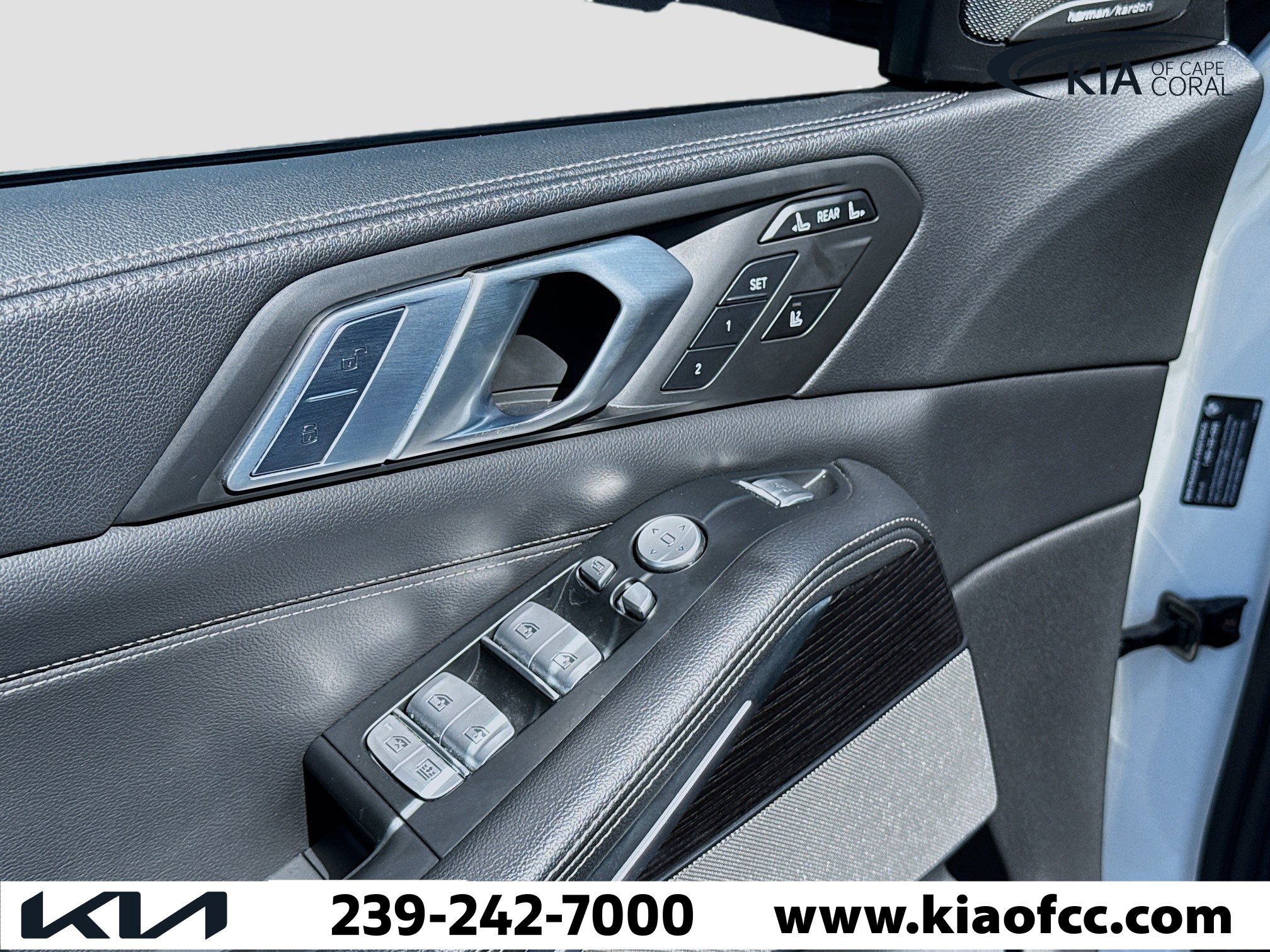 Used 2020 BMW X7 M50i w/ Executive Package image 24