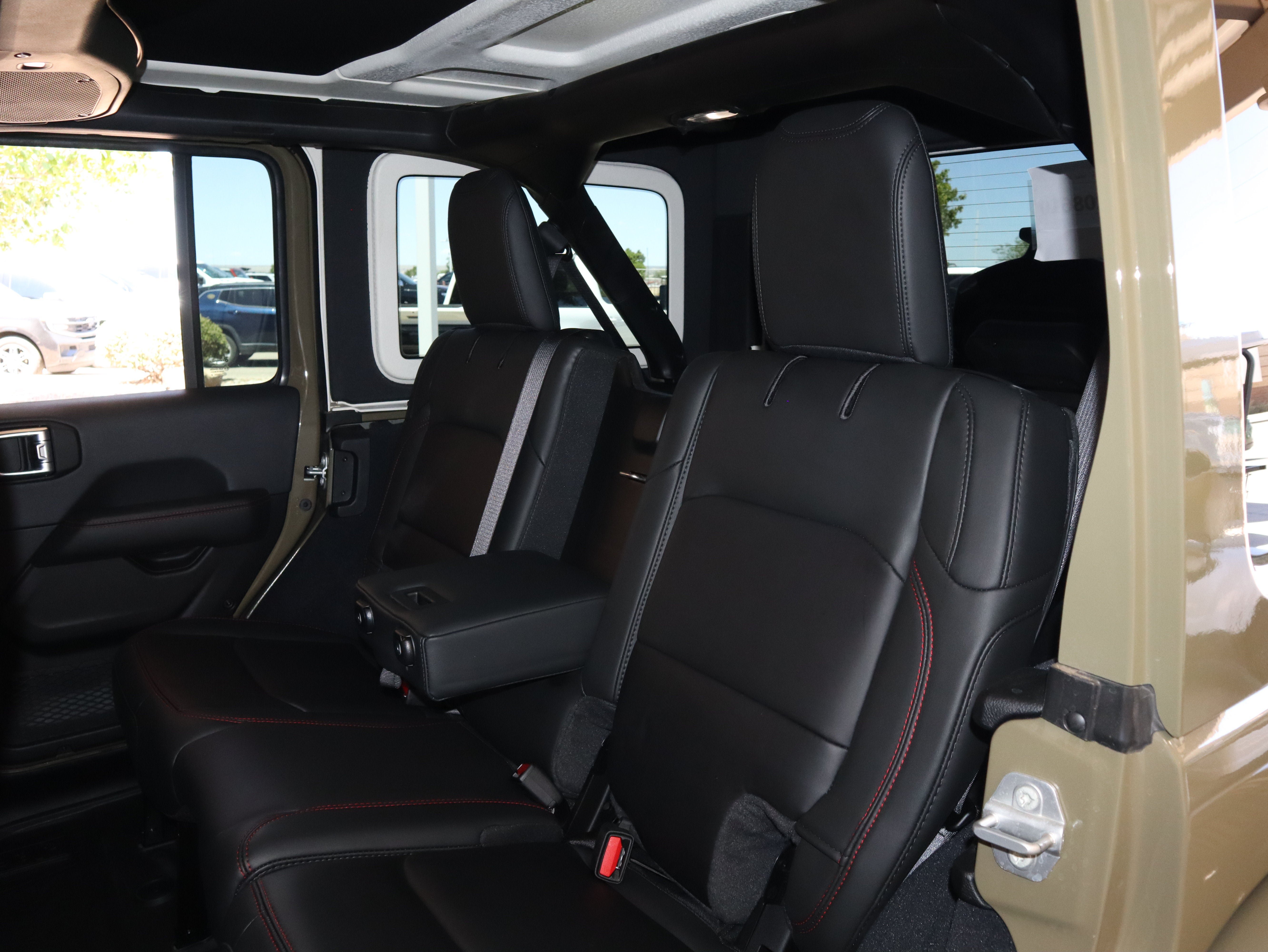 Used 2025 Jeep Wrangler Unlimited Rubicon AWD/4WD image 37