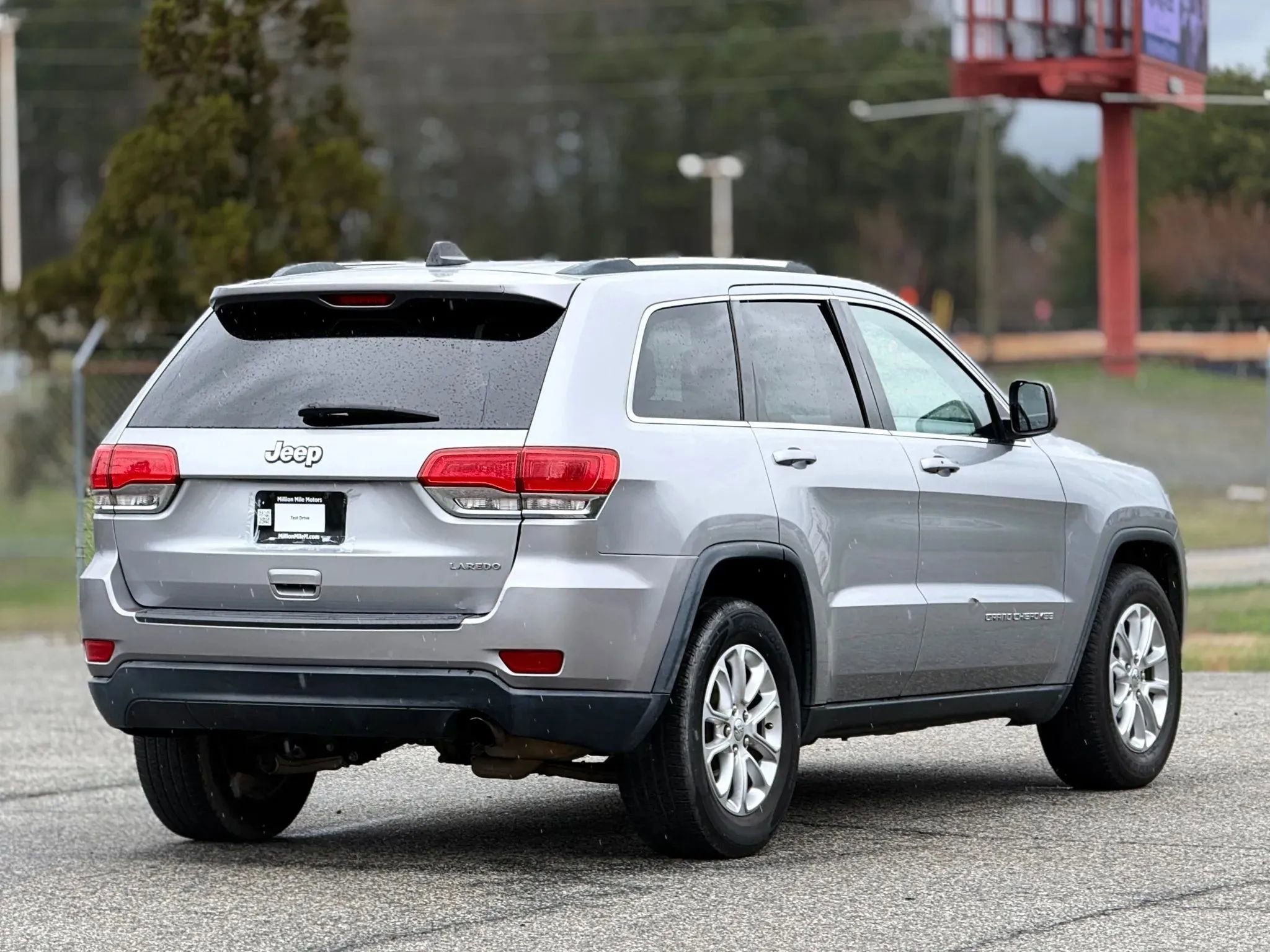 Used 2014 Jeep Grand Cherokee Laredo w/ 18" Wheel & 8.4" Radio Group image 9