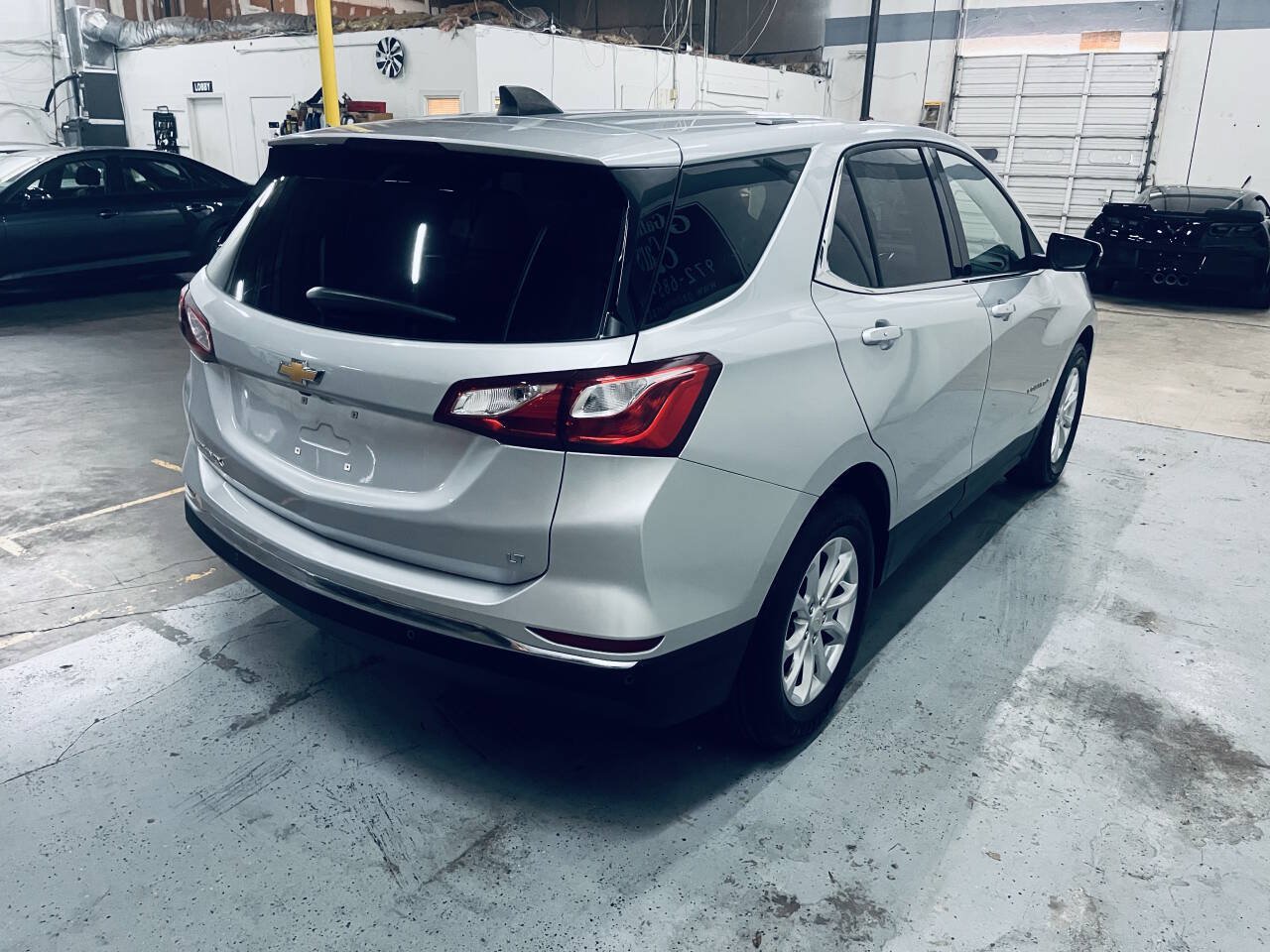 Used 2019 Chevrolet Equinox LT w/ Driver Convenience Package FWD image 9