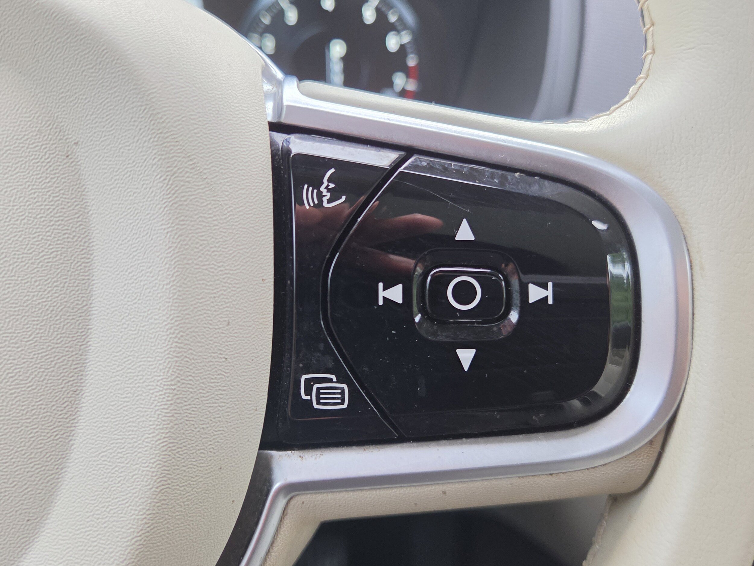 Used 2020 Volvo XC90 T6 Momentum AWD/4WD image 24