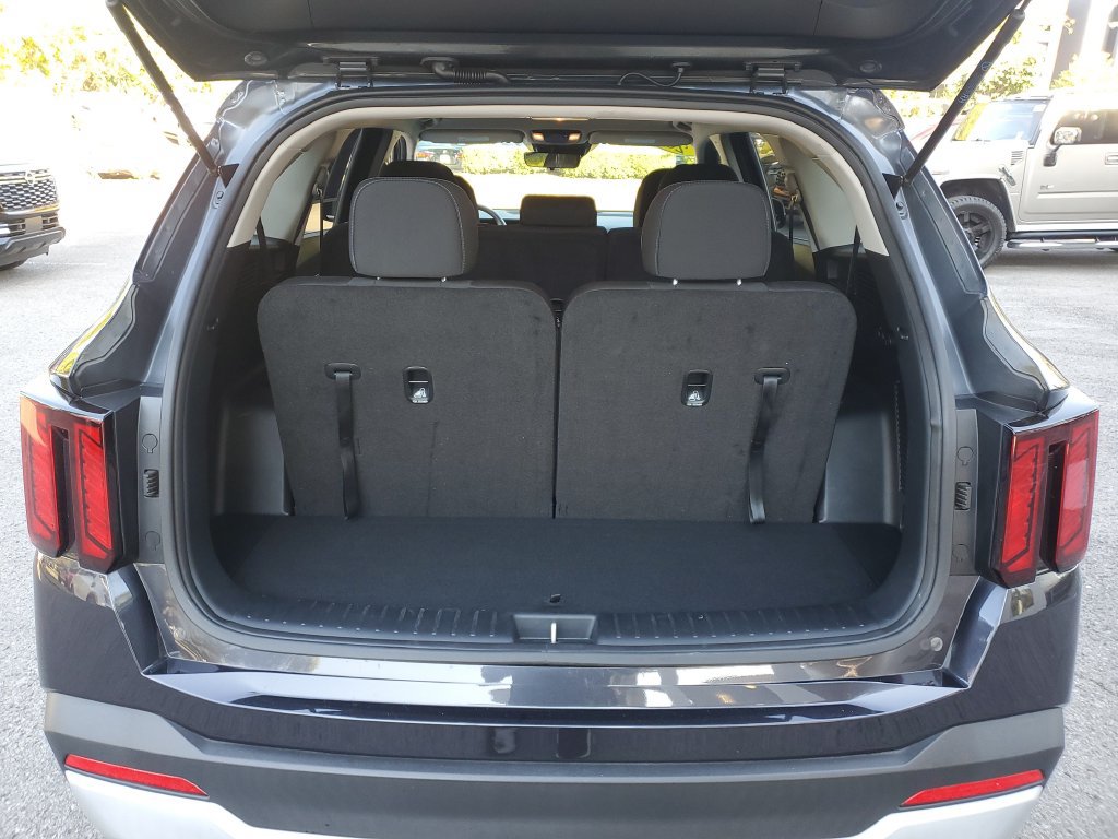 Used 2025 Kia Sorento LX FWD image 8