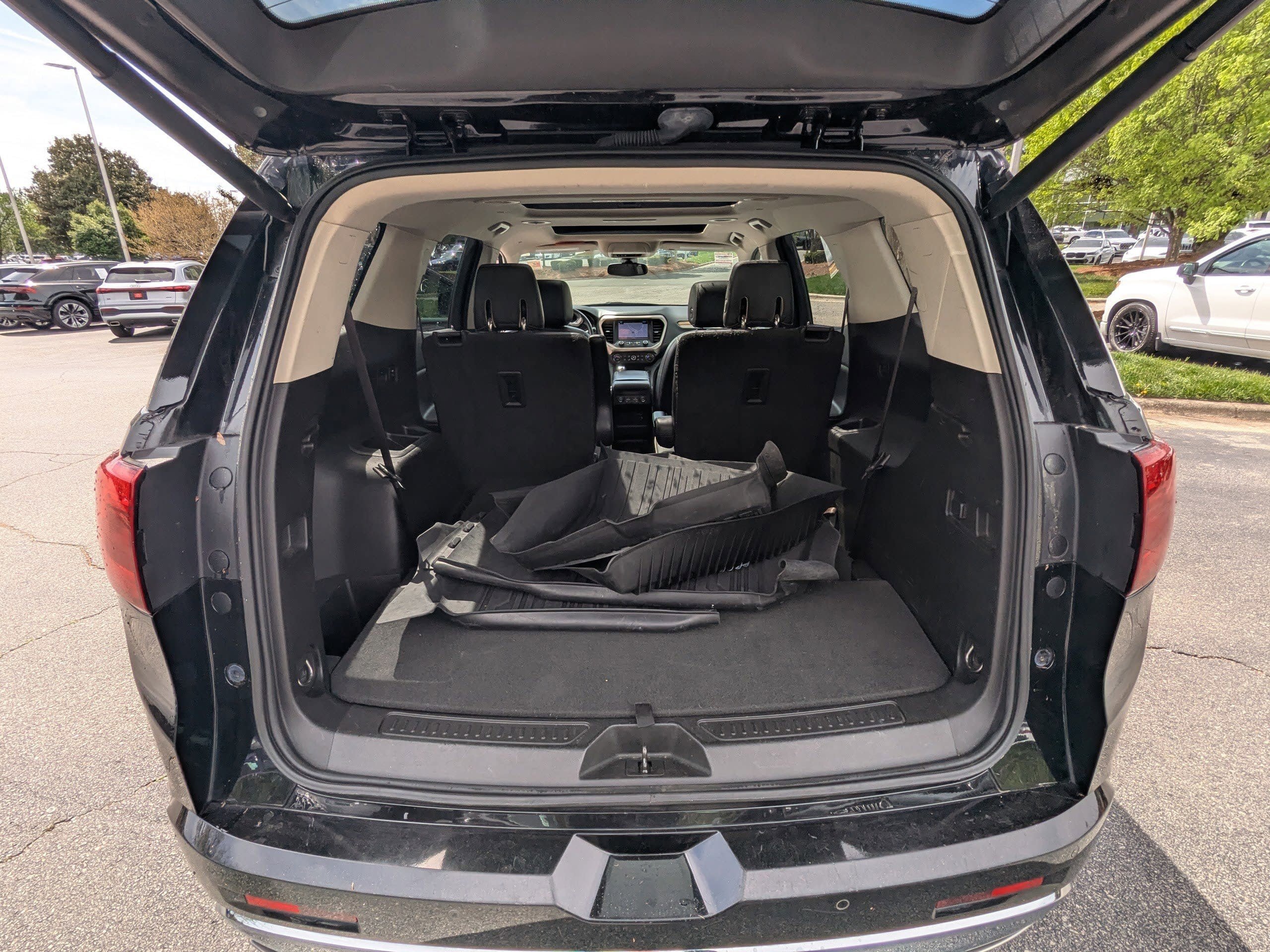 Used 2019 GMC Acadia Denali w/ Technology Package FWD image 18