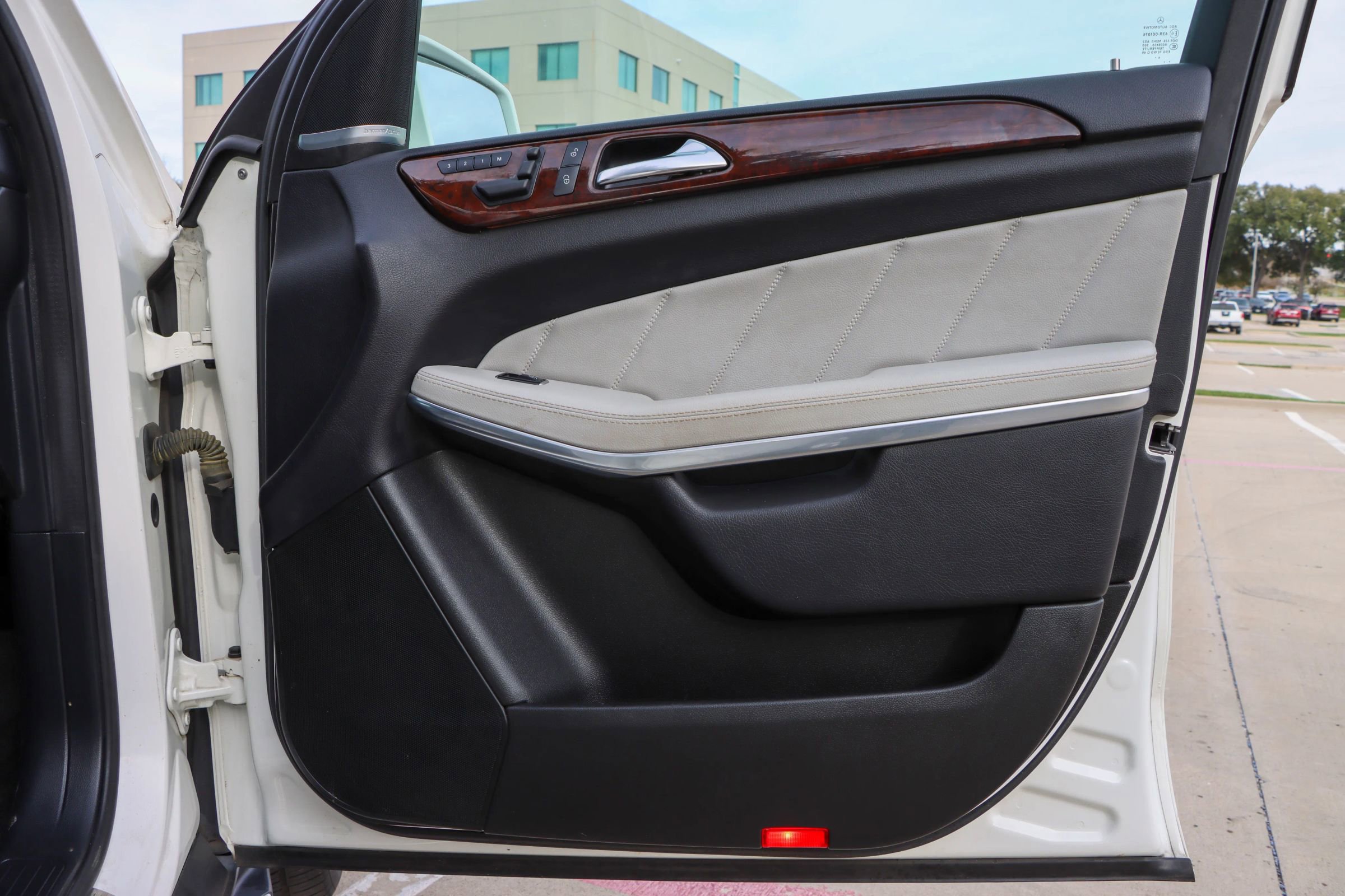 Used 2015 Mercedes-Benz GL 550 4MATIC image 10