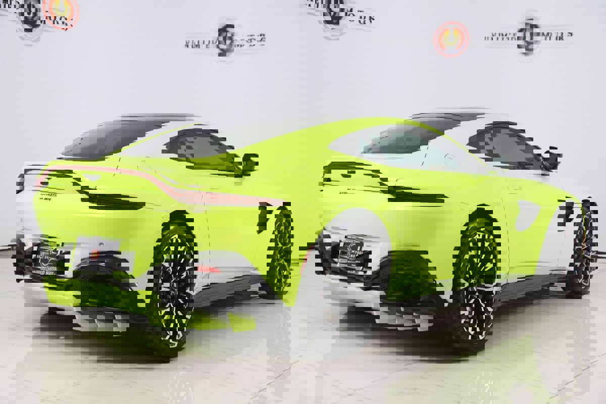 Used 2019 Aston Martin V8 Vantage Coupe RWD image 3