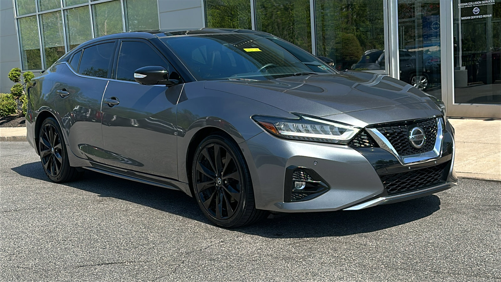 Used 2019 Nissan Maxima SR w/ Premium Package FWD image 2