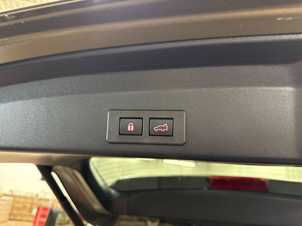 Used 2023 Subaru Ascent Limited image 13