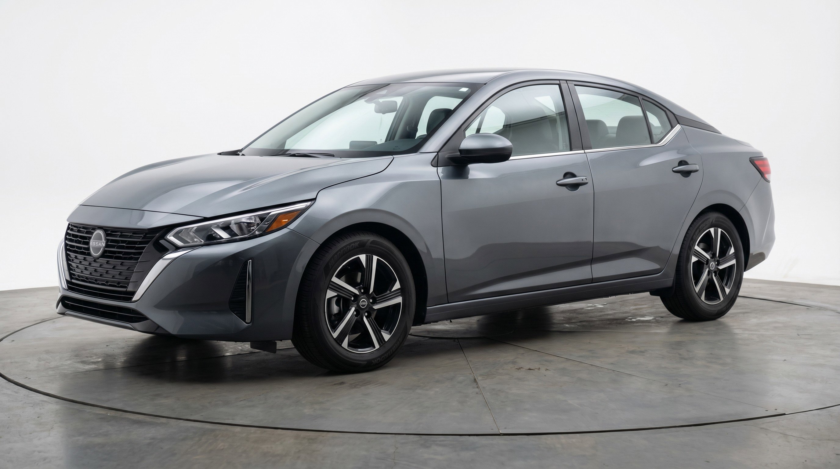 Used 2025 Nissan Sentra SV image 3